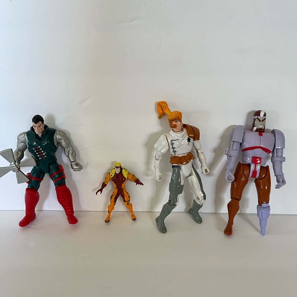 Lot of 4  Vintage Marvel X-men Actions Figures Sabre tooth Kane Uncanny